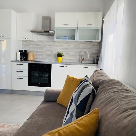 Apartment Erika - For 2 Near The Beach Póla Kültér fotó